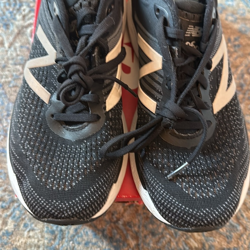 New Balance Black Women's 860K Running Shoes - Picture 3 of 9